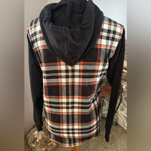 Woman’s size small Ambiance flannel hoodie NWOT. - Picture 2 of 6